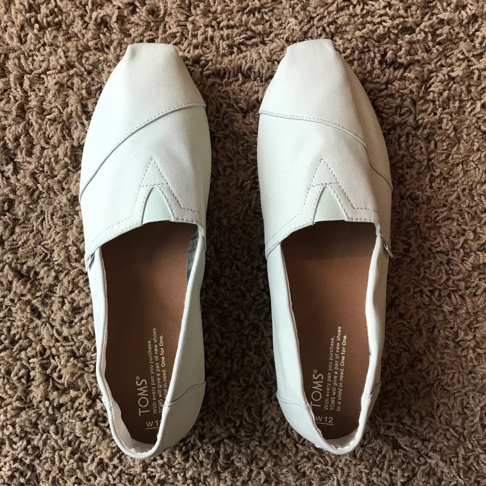 Women’s Toms classic in Mint Green size 12